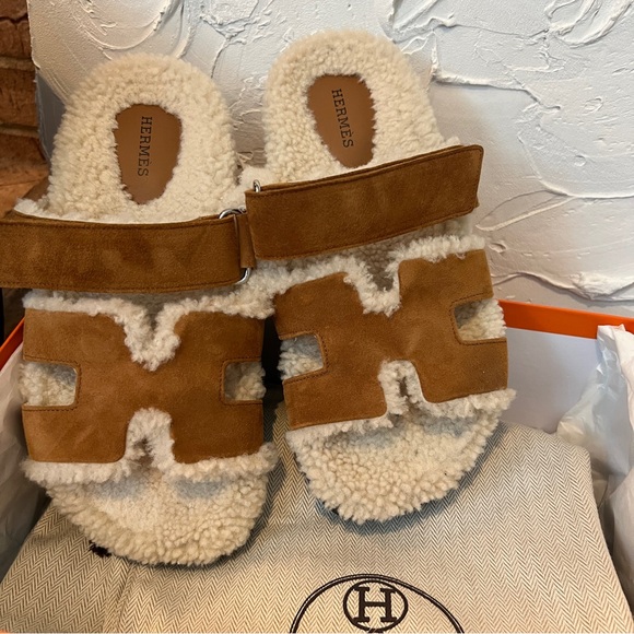 HERMES SHEARLING CHYPRE SANDALS SZ 37 1/2 - Picture 5 of 5